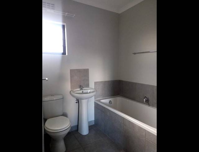 2 BEDROOM HOUSE FOR SALE IN PROTEA GLEN